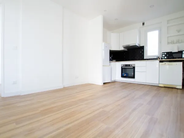 BEL APPARTEMENT COSY AVEC EXTERIEUR