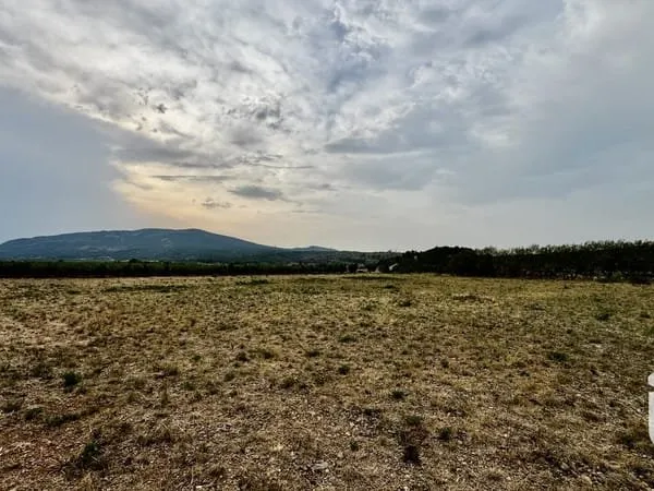 Terrain 1738 m²