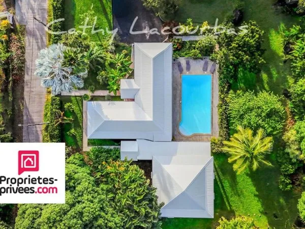 Rare, Villa d'architecte au coeur d'un parc paysager- Bouillante