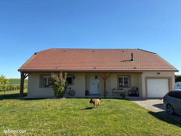 Maison plain-pied 3 chambres - garage, terrasse et jardin