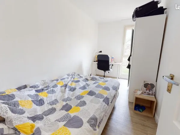 Chambre 5 pièces 79 m²