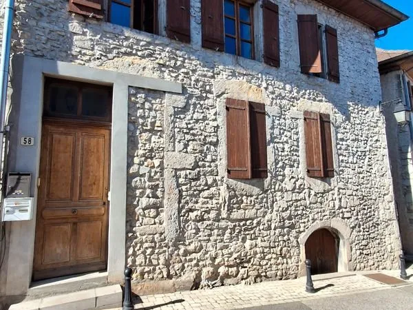 Rare, morestel centre historique, t4 duplex calme et lumineux