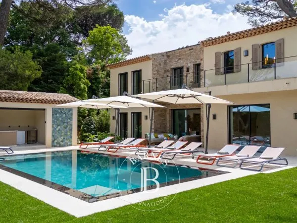GASSIN - VILLA 5 CHAMBRES - PISCINE