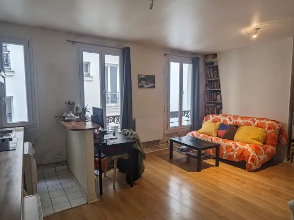 LOGEMENT Paris 18EME ARRONDISSEMENT. RUE DE CLIGNANCOURT 3ème étage