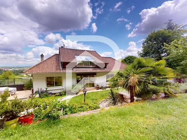 Maison 7 pièces 238 m²