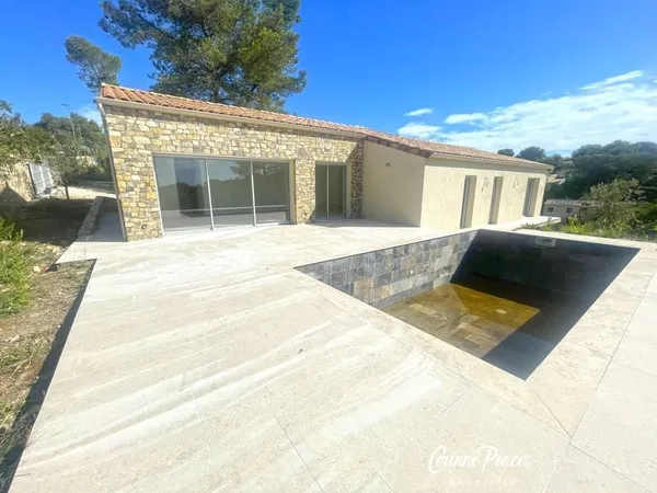 Villa neuve avec piscine et double garage Nîmes