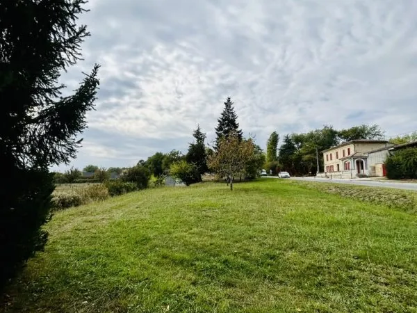 Site polyvalent et stratégique à Grézillac