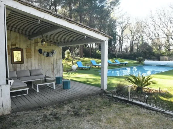 Maison 9 pièces 300 m²