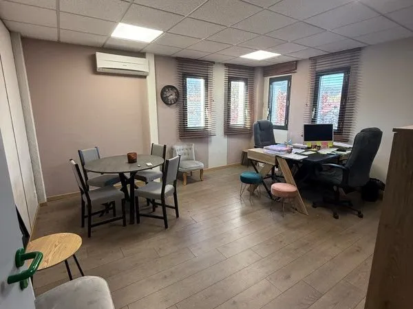 Bureau et espace de travail Location La Penne-sur-Huveaune  35m² 570€