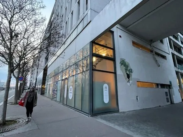 Local 152 m² Paris