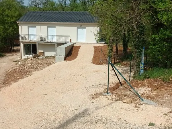 Loue haut d'une maison neuve T4 de 85 m2