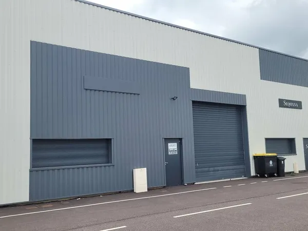 Local industriel 252 m²