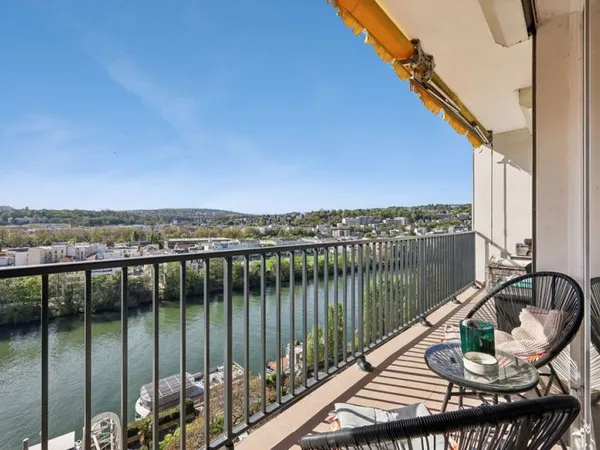 T3 lumineux avec grand balcon et vue dégagée Seine