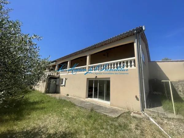 Tornac, Grande maison F5 avec dépendance sur 2959 m2 de terr