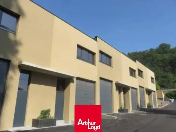 Local d'activité 2003 m²