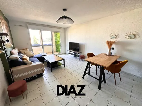 T2 lumineux avec terrasse Vue Tour Magne Parking sécuris