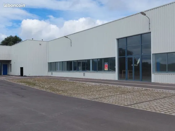 Local commercial 300 m² - Rue (80120) - Ensemble fraîchement rénové