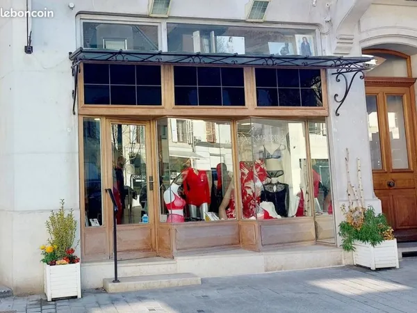Prêt-à-porter 25 m² Divonne-les-Bains