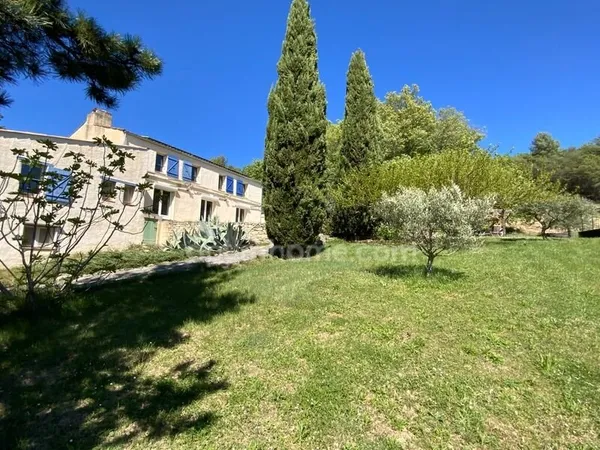 Propriété 325 m2