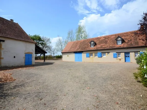 Maison de campagne et dépendances sur terrain d'1.87ha