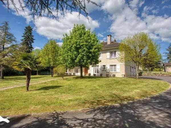 Maison de plain-pied 7 pièces 256 m²