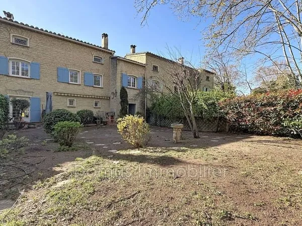Maison 8 pièces 198 m²
