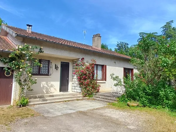 Maison des années 1970 : 110 M2 ,sur un terrain de 1 162 M2