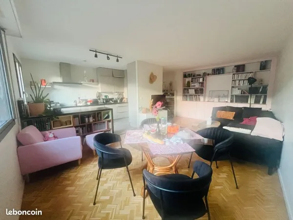 Appartement T2, PLEIN CENTRE, rue des carmes côté cour, AU CALME avec PARKING