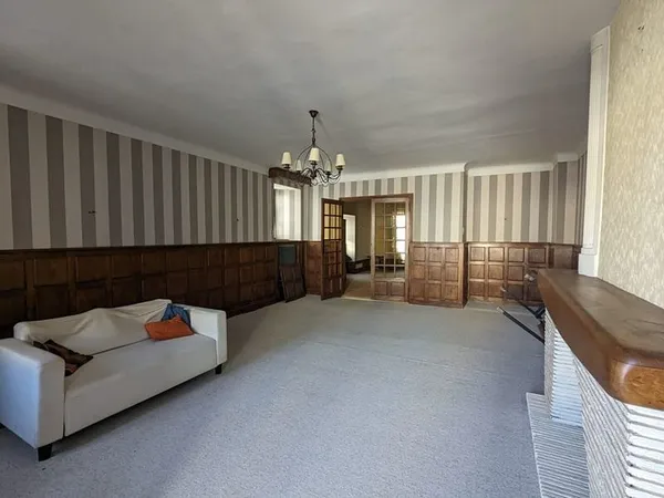 ST GENIEZ D OLT ET AUBRAC - APPARTEMENT - TERRASSE - STATIONNEMENT PRIVATIF