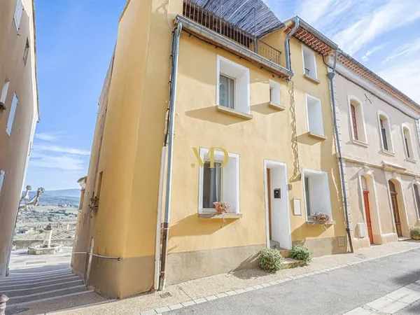 Très belle maison de village à St Saturnin les Apt.