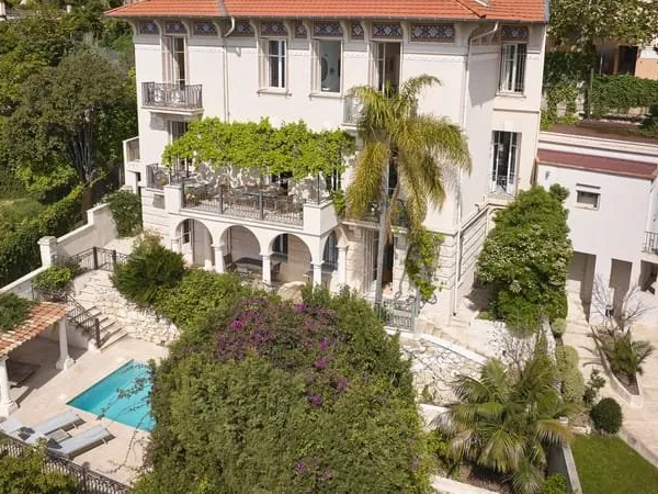 Maison 6 pièces 330 m²