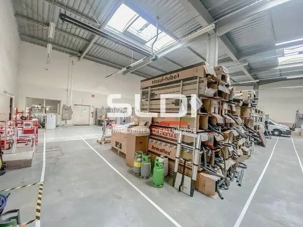 Local d'activité 1112 m²