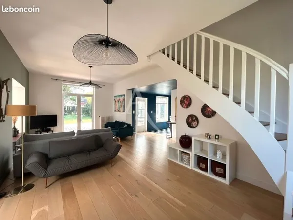 Maison 6 pièces 234 m²