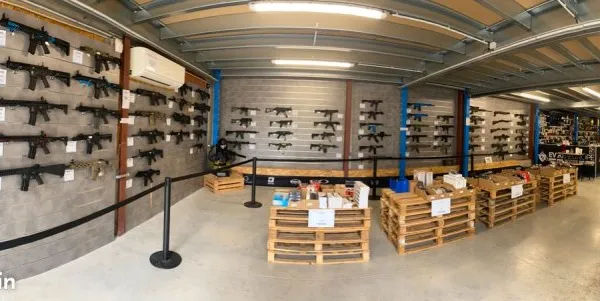 Direct Propriétaire : Local d'activités / Entrepôt de 452 m² + 223 m² extérieur + 6 places de parkin
