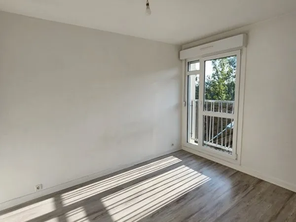 À LOUER / Bel appartement 4 pièces avec parking et cave rue de Taissy !