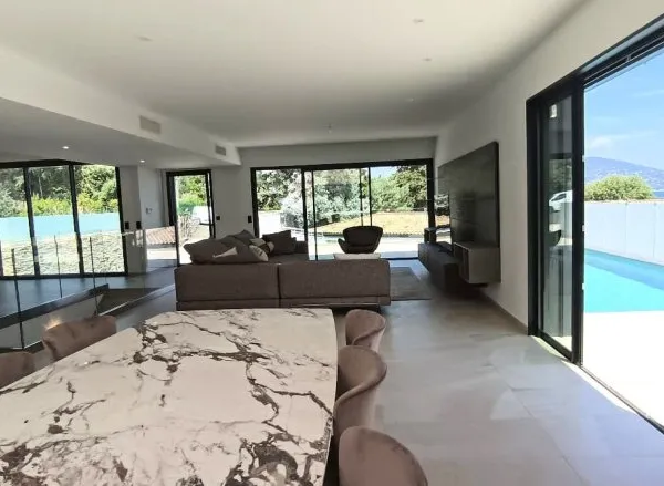 Maison 4 pièces 244 m²