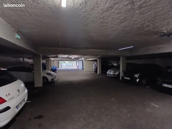 Place de Parking dans résidence- Bordeaux Cenon Gare
