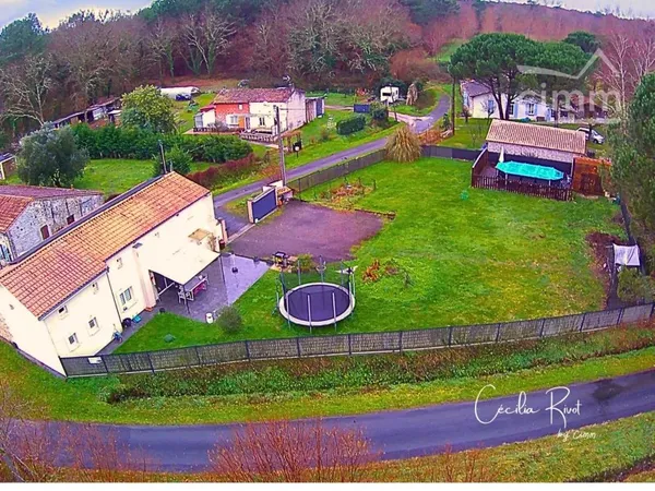 SAUGON – Maison de caractère rénovée avec piscine