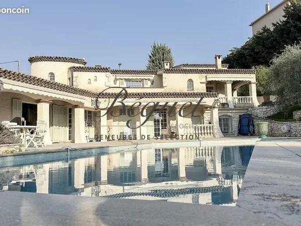 Villa 9 pièces 264 m²