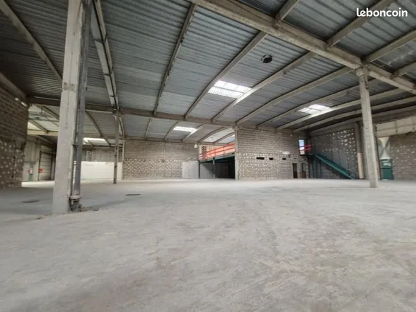 Local industriel 1 187 m²