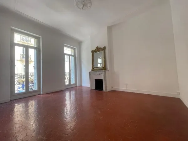 APPARTEMENT TYPE 2 , PREMIER ÉTAGE , 4 ÈME ARRONDISSEMENT (C