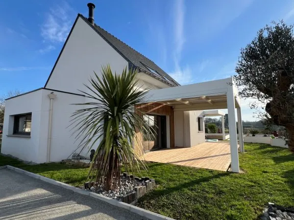 Maison contemporaine à proximité du bourg