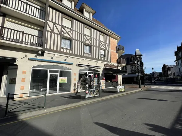 CABOURG Av de la Mer local commercial 27m2 1950EURHT
