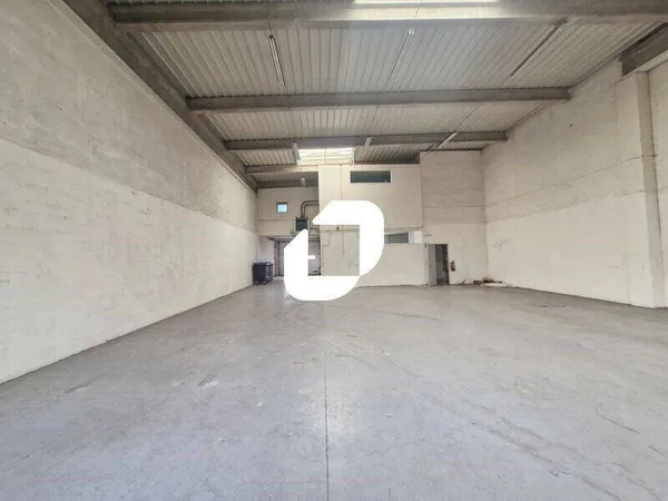 Local d'activité 407 m²