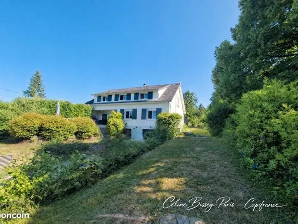 Maison 8 pièces 222 m²