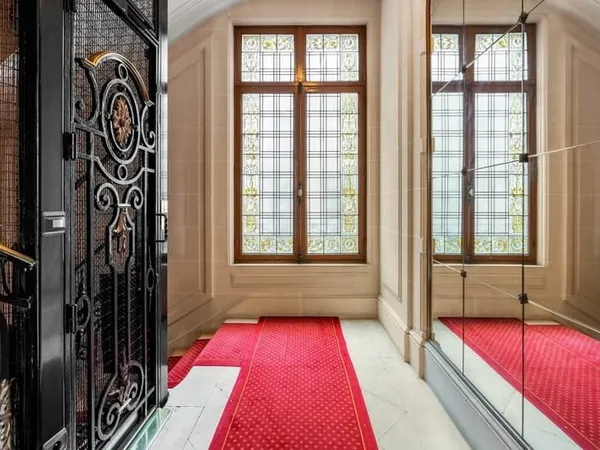 À VENDRE - BIEN D'EXCEPTION - 6 PIÈCES - RUE SURÈNE