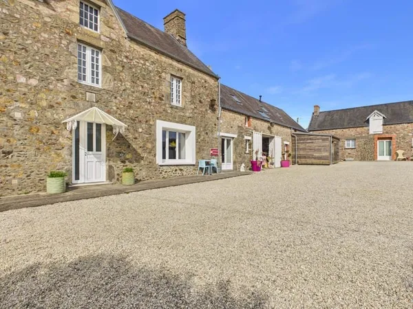 Ensemble immobilier Muneville le Bingard