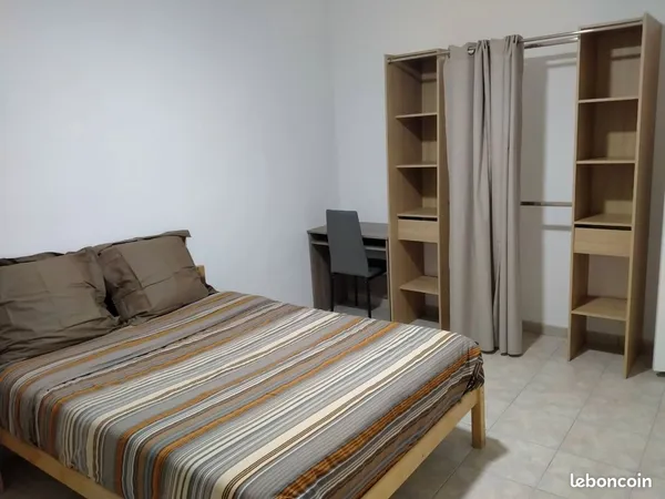 Chambre meublée