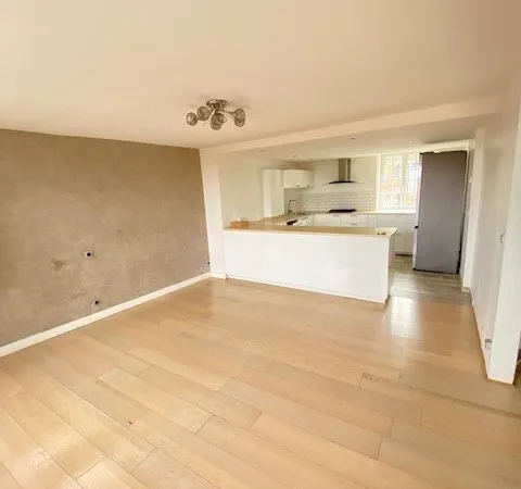 Immeuble Local commercial + appartement F5 en duplex