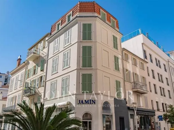 Immeuble entièrement rénové